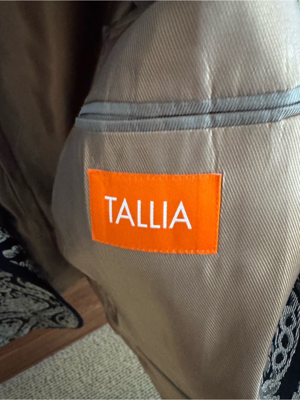 TALLIA Black Blazer with Gold / Tan Brocade Pattern size 42R - Picture 2 of 7